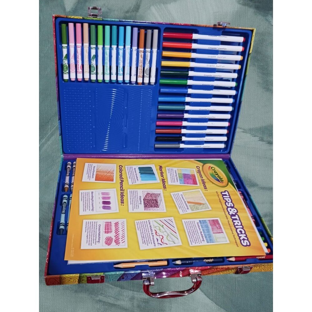 Crayola Art Case Rainbow Design Creativity Set With Markers Crayons Colored Pen - Picture 2 of 4